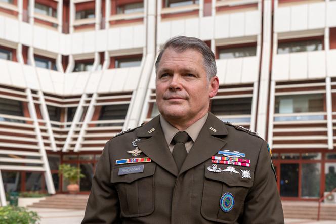 Le lieutenant-général John Brennan, à Abuja, au Nigeria, le 24 janvier 2026.