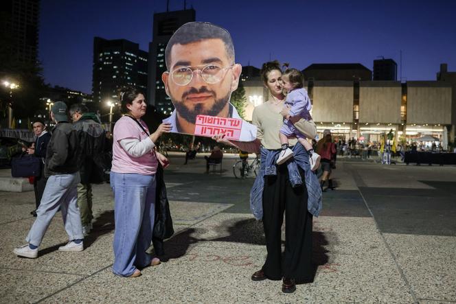 Une photo de l’officier de police israélien Ran Gvili, enlevé lors de l’attaque du Hamas du 7&nbsp;octobre&nbsp;2023&nbsp;et dont la dépouille a été retrouvée et identifiée dans la bande de Gaza par l’armée israélienne. A Tel-Aviv, le 26&nbsp;janvier&nbsp;2026. 