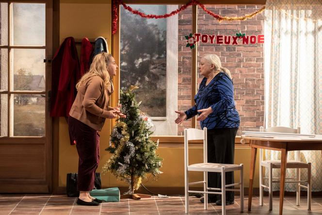 Marilou Berry et Josiane Balasko, dans « Ça, c’est l’amour », de Jean Robert-Charrier, mis en scène par Julie-Anne Roth, aux Bouffes parisiens, en janvier 2026.
