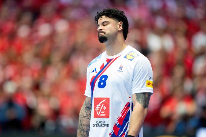 Elohim Prandi après la défaite de l’équipe de France face à l’Espagne lors du troisième match du tour principal de l’Euro de handball, à Herning, au Danemark, le 26&nbsp;janvier&nbsp;2026.