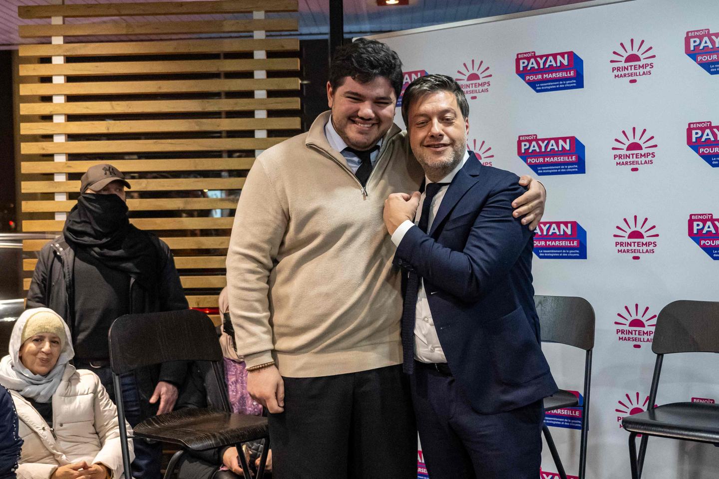 A Marseille, le militant antidrogue Amine Kessaci rejoint le maire Benoît Payan : « Je ne vivrai pas assigné à résidence »