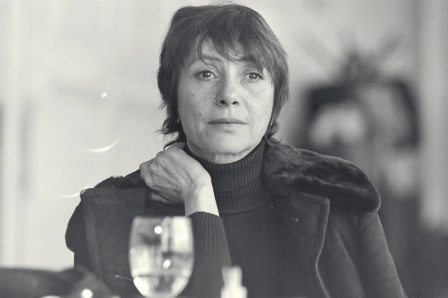 Les ouvrières filmées par la Hongroise Marta Meszaros, rivées au wagon du tourment