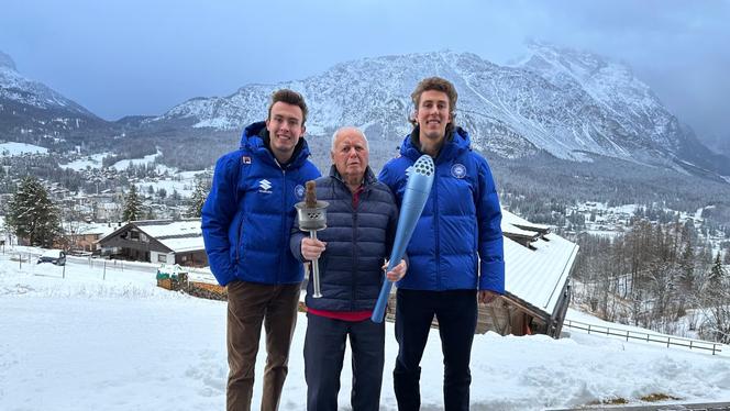 Bruno Colli (au centre), à Cortina d’Ampezzo (Italie), en 2025.