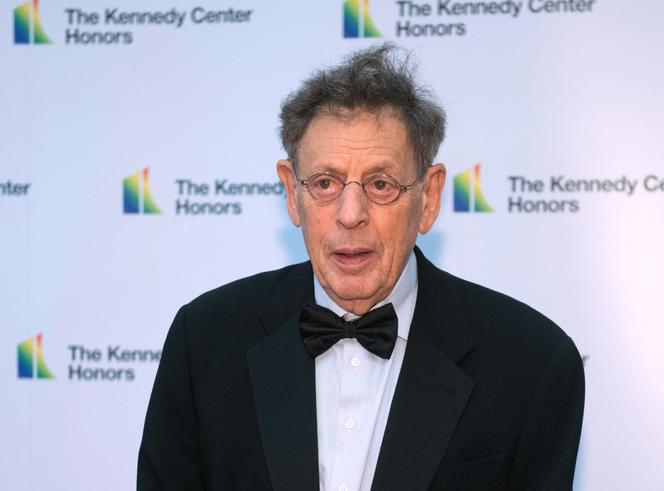 Le compositeur Philip Glass arrive au département d’Etat pour un dîner organisé par le Kennedy Center, à Washington, le 1ᵉʳ décembre 2018.