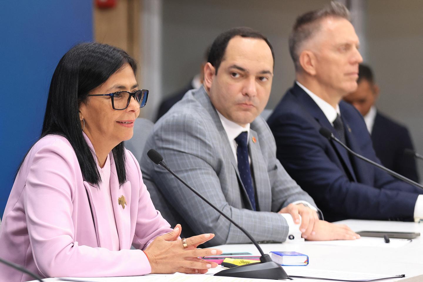 Au Venezuela, la présidente par intérim annonce le déblocage de fonds sous sanctions