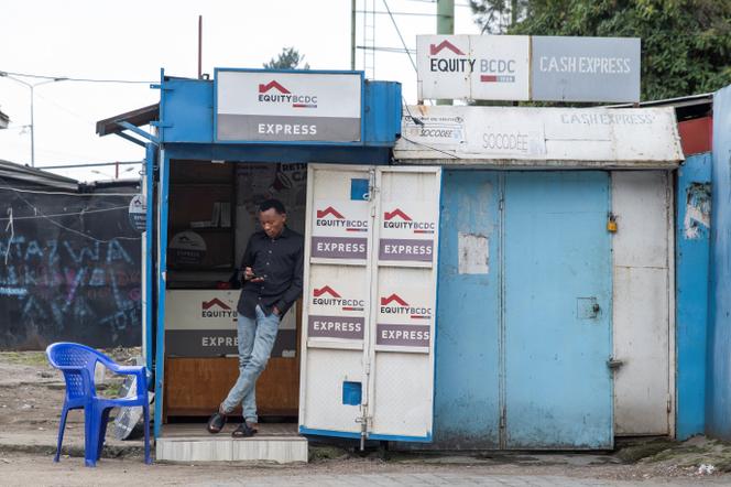 Une boutique proposant des services bancaires en ligne et de paiement mobile, après la fermeture des banques consécutive à la prise de contrôle de Goma par les rebelles du M23. A Goma (République démocratique du Congo), le 22 janvier 2026. 