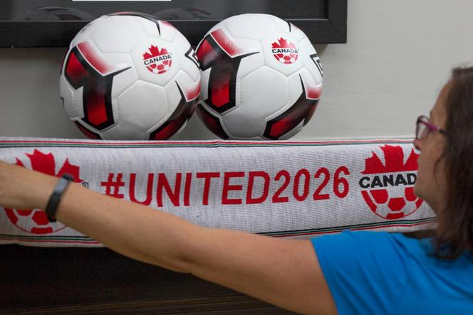 Une supportrice de l’équipe de football des Canucks, le jour de l’attribution de la Coupe du monde 2026&nbsp;au Canada, aux Etats-Unis et au Mexique, le 13&nbsp;juin 2018.