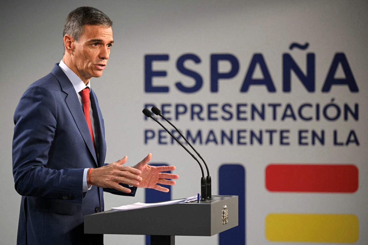 Spain announces plans to give half a million undocumented migrants legal status