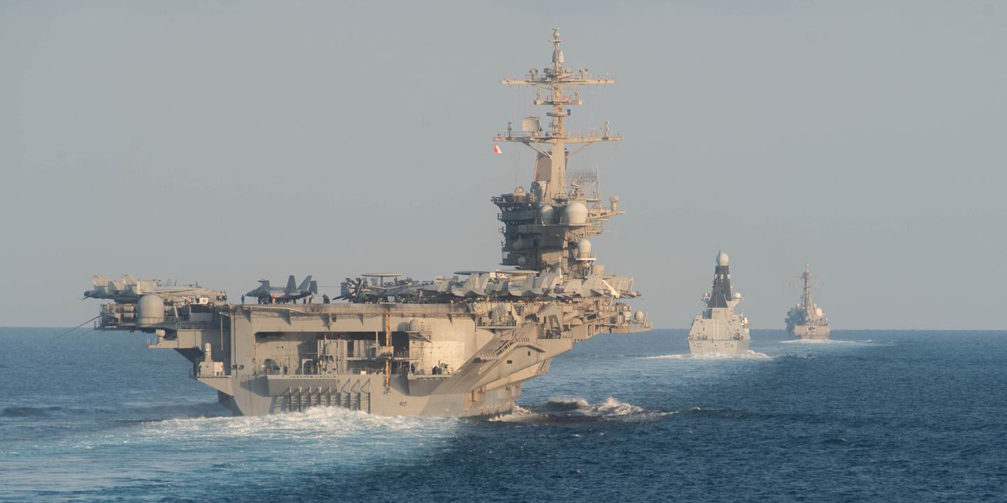 Iran : Donald Trump intensifie la pression avec l’envoi d’un porte-avions et des menaces de frappes