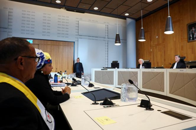 Des habitants de Bonnaire, une île située au large des côtes vénézuéliennes, se sont associés à Greenpeace dans une action en justice contre l’Etat néerlandais, exigeant des mesures concrètes pour les protéger de la montée des eaux. Ici à La Hague, aux Pays-Bas, le 7&nbsp;octobre 2025.