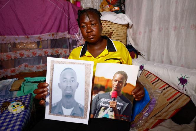 Susan Khandasi Kuloba, 40&nbsp;ans, mère de David, 22&nbsp;ans, qui, selon elle, a été tué alors qu’il combattait pour la Russie en Ukraine, à son domicile de Kibera, à Nairobi (Kenya), le 2&nbsp;décembre&nbsp;2025.