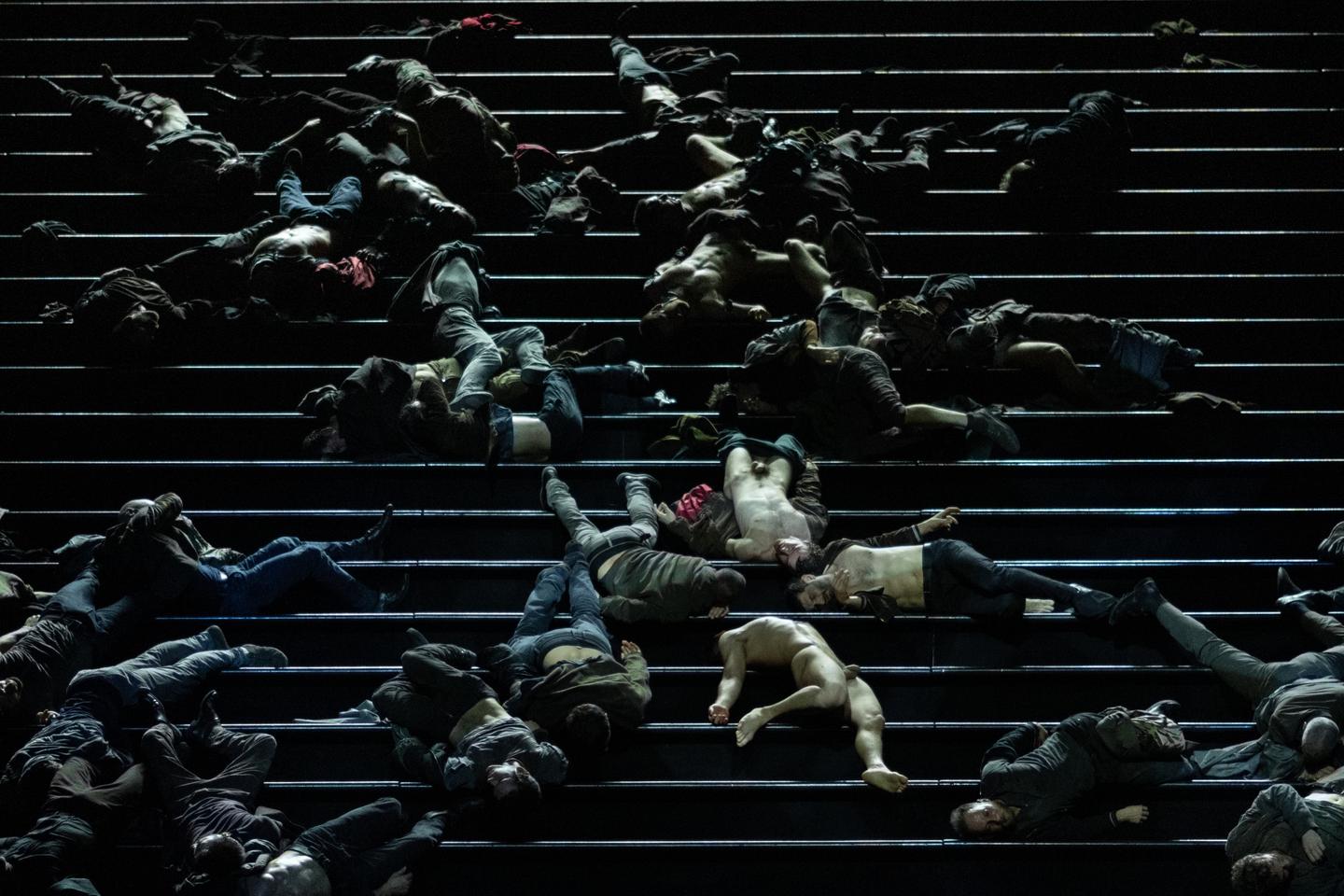 « Requiem pour la fin de l’amour » : le tombeau spectaculaire de ...