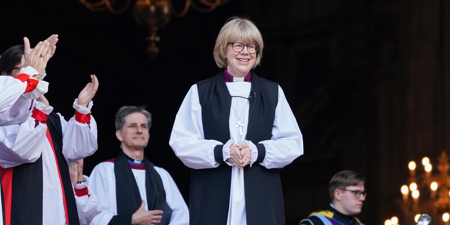 Sarah Mullally devient officiellement cheffe de l’Eglise anglicane d’Angleterre