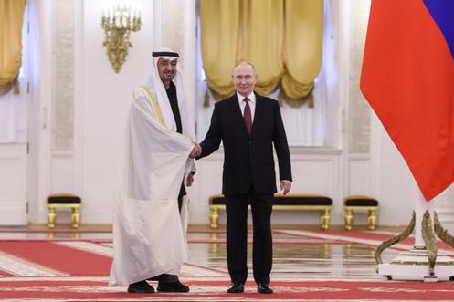 Vladimir Putin recebendo seu homólogo dos Emirados, Mohammed Ben Zayed Al Nahyan, em Moscou, 29 de janeiro de 2026.