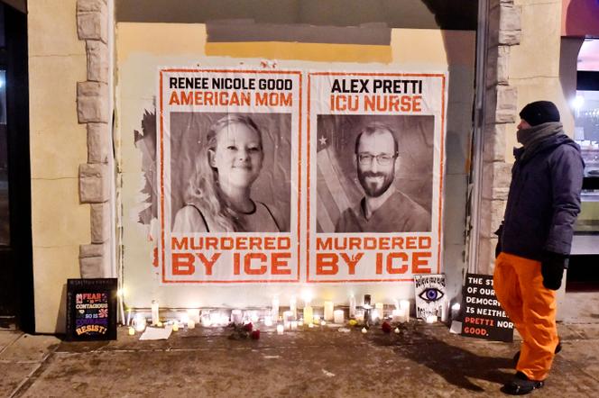 Des affiches à l’effigie de Renee Nicole Good et d’Alex Pretti, à Minneapolis (Minnesota), le 28 janvier 2026.
