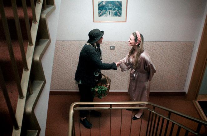 Trine Dyrholm (Ditte) et Halla Vilhjalmsdottir (Astridur) dans la série « La Voisine danoise », créée par Benedikt Erlingsson.