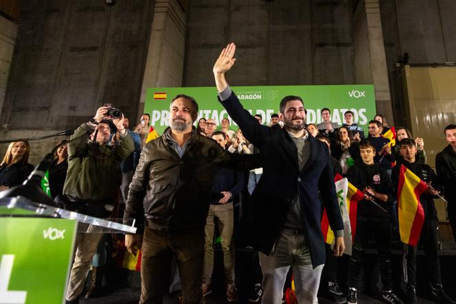 Santiago Abascal, président de Vox, et Alejandro Nolasco, candidat de Vox à la présidence de l’Aragon, à Teruel (Espagne), le 12 janvier 2026. 