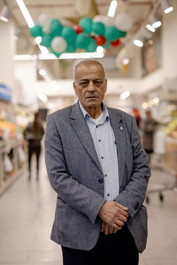 Ali Zubeidat, le fondateur et directeur d’un magasin, à Sakhnin, ville arabe dans le nord d'Israël, le 28 janvier 2026. 