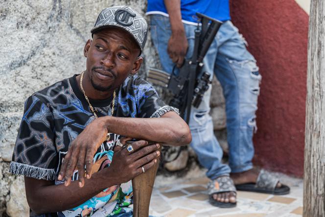 Le chef d’un gang, Tigres, dans le quartier de Mariani, à Port-au-Prince, le 6 octobre 2025.