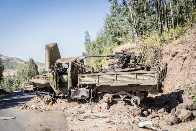 Um caminhão de artilharia militar destruído em Karakore (Etiópia), 10 de dezembro de 2021.
