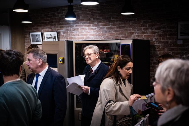 
Jean-Luc Mélenchon, avant le colloque « Le néolibéralisme est-il compatible avec les petites entreprises&nbsp;? », organisé à l’Institut La Boétie, à Paris, le 24&nbsp;janvier 2026.