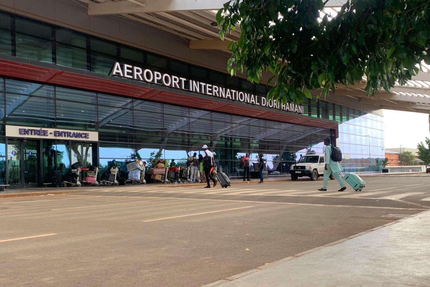Niger : des tirs et des détonations entendus dans la nuit autour de l’aéroport international de Niamey
