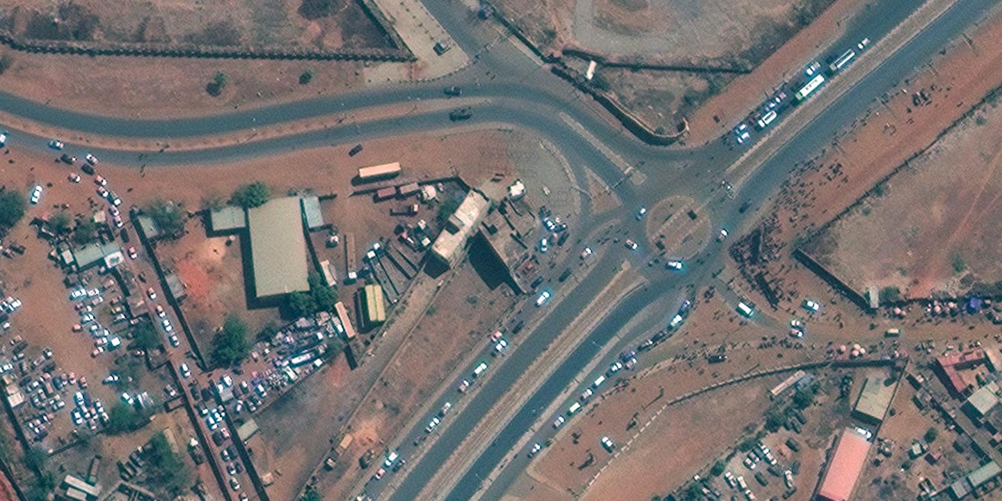 Au Niger, le régime militaire dit « reprendre progressivement le contrôle » après un coup de force mené par des « soldats en rupture »