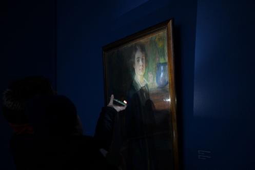 Au Musée national d’art d’Ukraine, lors d’une coupure de courant, le 30 janvier 2026.