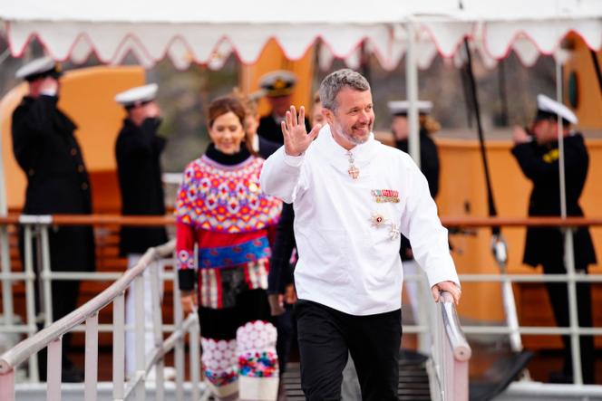 Frederik X, roi du Danemark, et son épouse, la reine consort Mary, à Sisimut, au Groenland, le 2 juillet 2024.