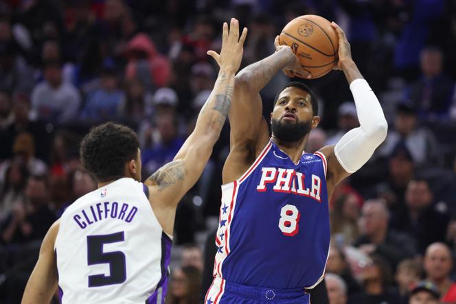 L’ailier des Philadelphia 76ers Paul George, lors du match de NBA contre les Sacramento Kings, à la Xfinity Mobile de Philadelphie (Etats-Unis), le 29&nbsp;janvier&nbsp;2026. 