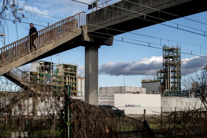 Devant l’usine Arkema, à Pierre-Bénite (Rhône), le 30 janvier 2026.