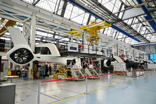 Chaîne d’assemblage final des hélicoptères Airbus&nbsp;H160&nbsp;dans les locaux d’Airbus Helicopters, à Marignane (Bouches-du-Rhône), le 24&nbsp;juillet 2025.