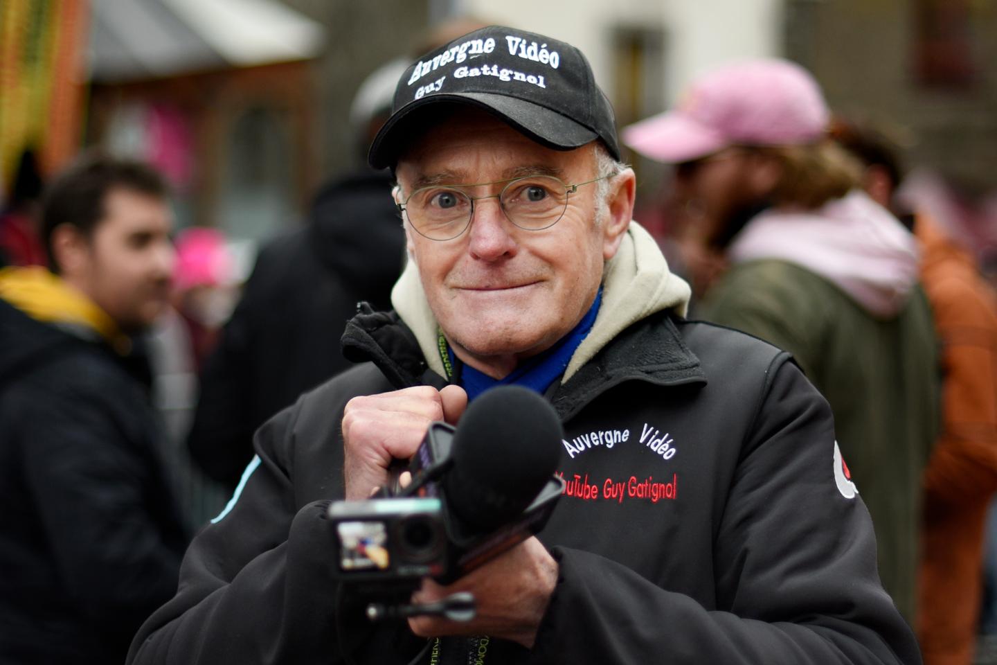 Guy Gatignol, le « jeune youtubeur » de 67 ans qui veut montrer que « les gens sont heureux » à la campagne