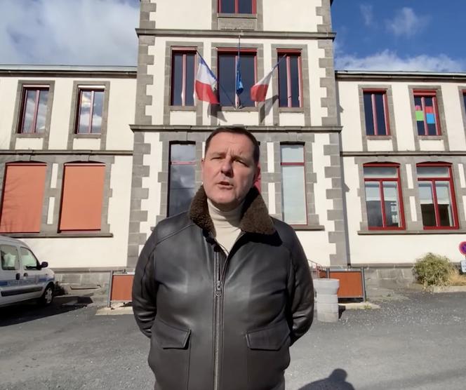 Hervé Prononce, le maire du Cendre (Puy-de-Dôme), dans une vidéo de campagne en 2020.