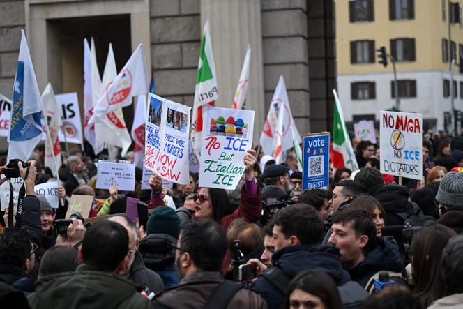 Manifestation contre la participation de l’agence américaine ICE aux Jeux olympiques d’hiver de Milan-Cortina 2026, à Milan (Italie), samedi 31 janvier 2026.