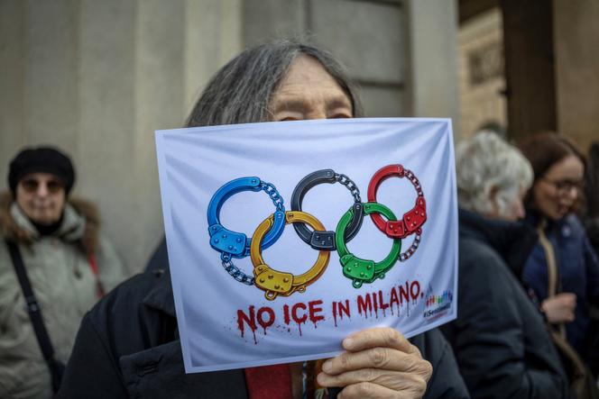 Manifestation contre la participation de l’agence américaine ICE aux Jeux olympiques d’hiver de Milan-Cortina 2026, à Milan (Italie), samedi 31 janvier 2026. 
