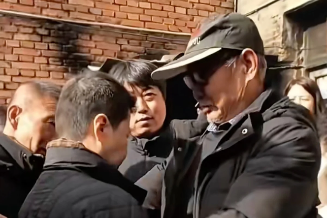 Lors des retrouvailles entre Mme Bu et son père, dans la province chinoise du Shanxi, en novembre 2024.
