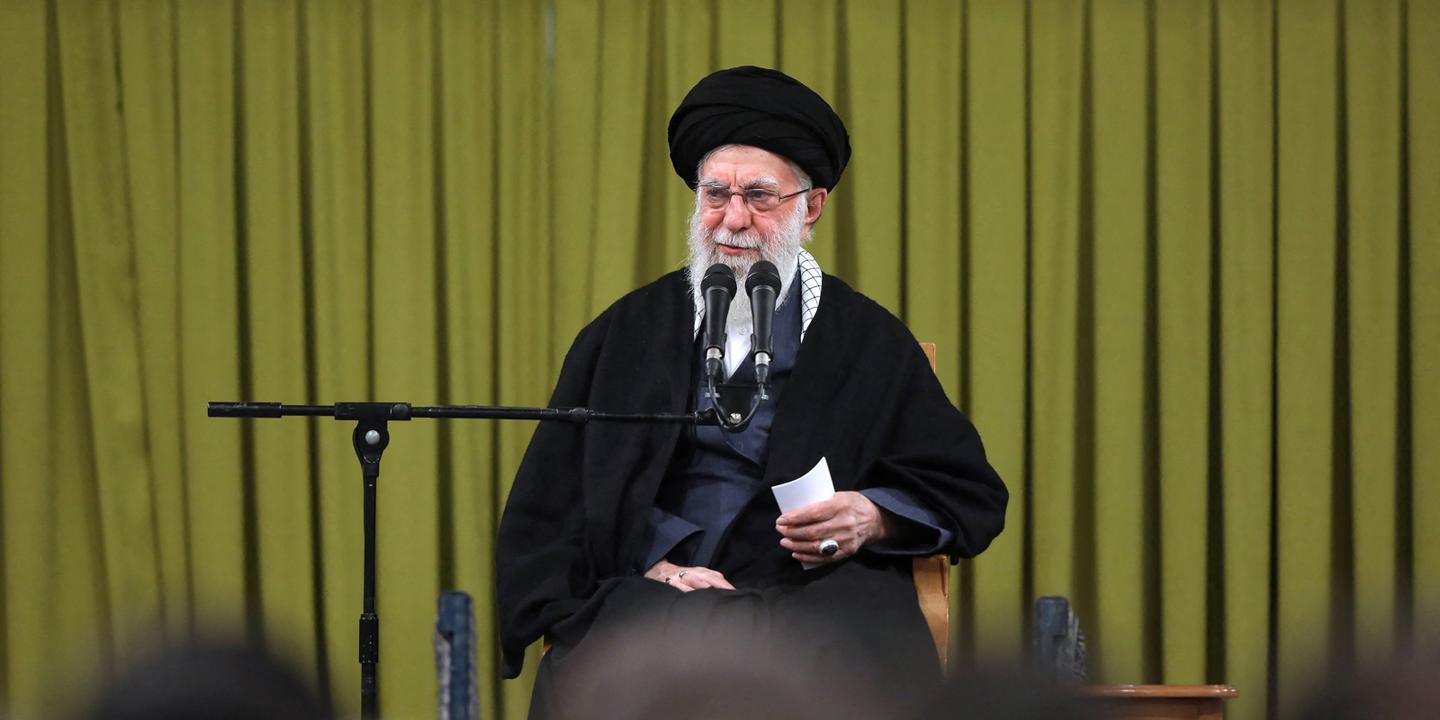 Iran : Ali Khamenei, le Guide suprême iranien, menace d’une « guerre régionale » en cas d’attaque américaine