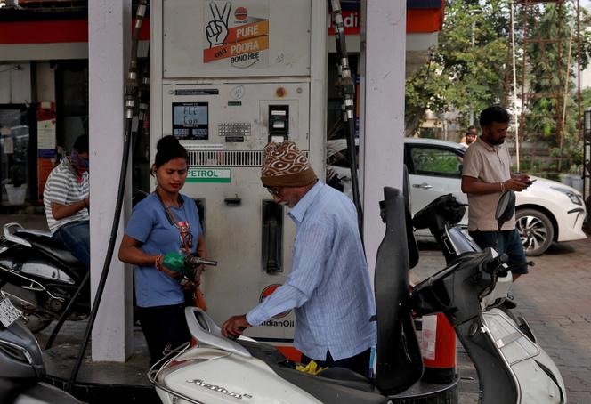 Une station-service à Ahmedabad (Inde), le 1ᵉʳ février 2026.