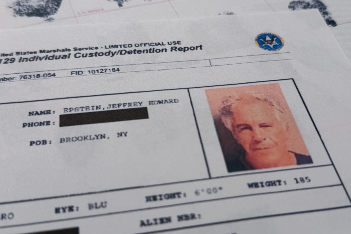 Des victimes de Jeffrey Epstein dénoncent la révélation de leurs noms sur les listes publiées et souhaitent leur retrait