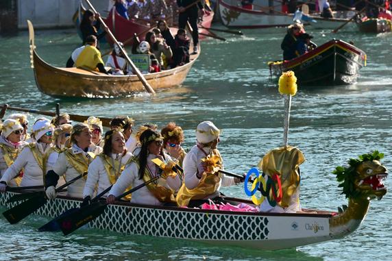 Lors de la parade de la fête de l’eau, au carnaval de Venise (Italie), le 1ᵉʳ février 2026.