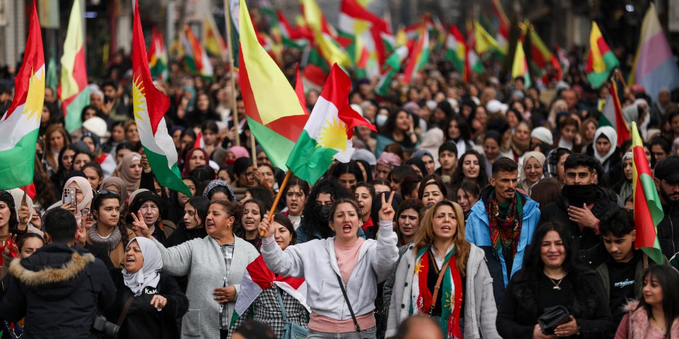 En Syrie, couvre-feu dans des secteurs kurdes en vue de l’application de l’accord avec Damas Kép