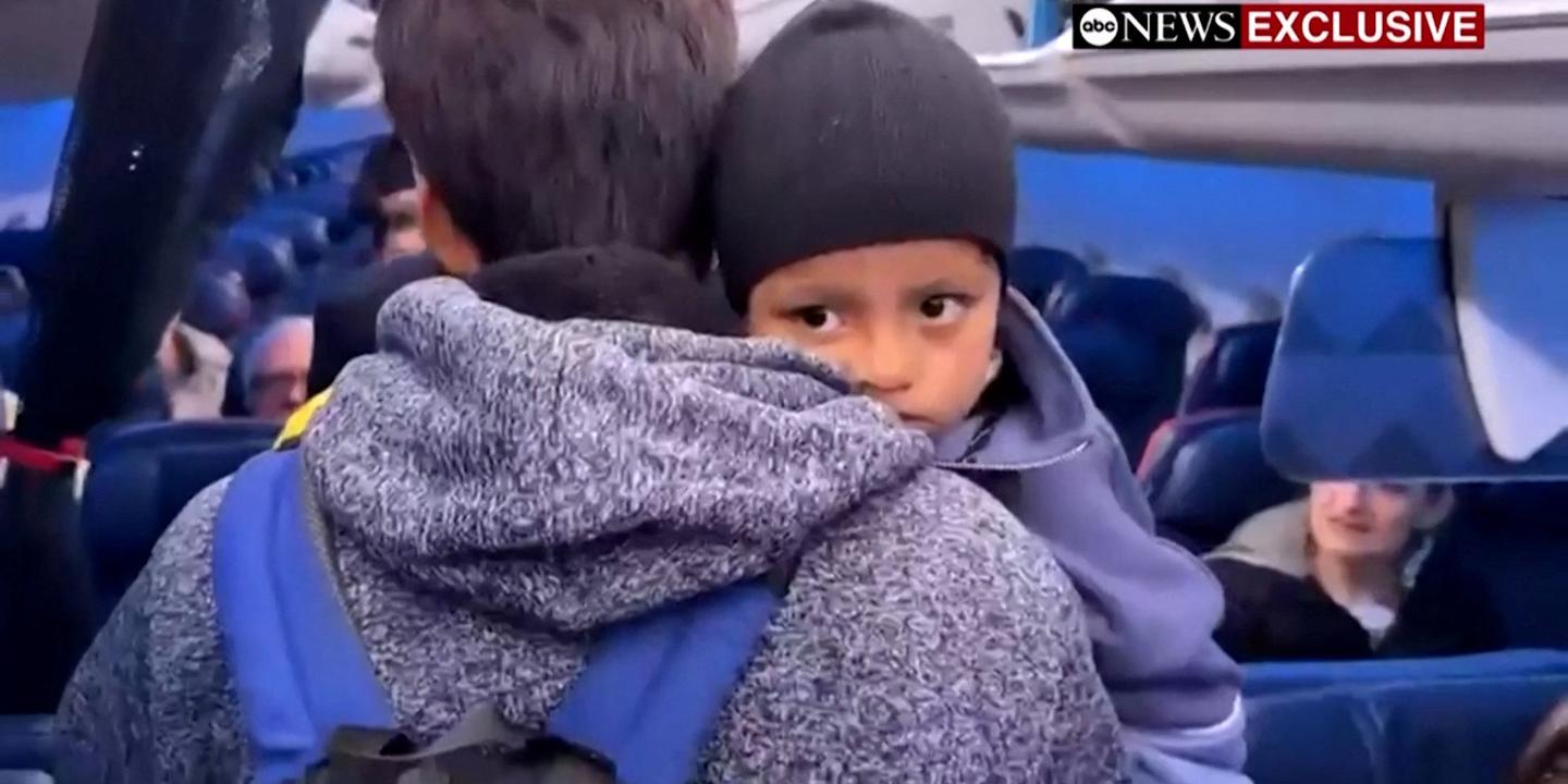 Le petit Liam Conejo Ramos de retour à Minneapolis après plus d’une semaine de détention