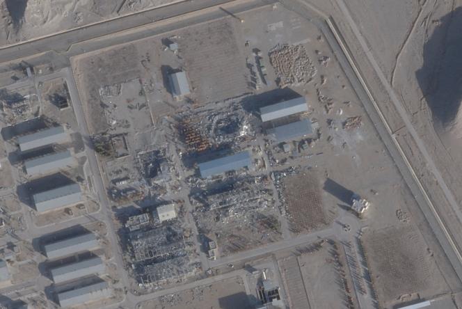 Un bâtiment précédemment détruit, avec maintenant un nouveau toit, sur le site nucléaire d’Ispahan (Iran), sur une image satellite prise le 1ᵉʳ février 2026.