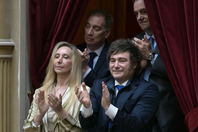 Le président argentin, Javier Milei, et la secrétaire générale de la présidence, Karina Milei, lors de la cérémonie de prestation de serment à la Chambre des députés du Congrès argentin à Buenos Aires, le 3 décembre 2025.