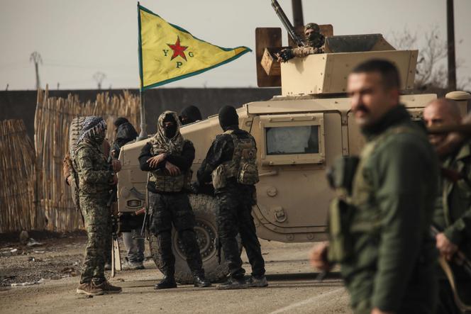 Des forces kurdes dans la ville de Hassaké (Syrie), le 2 février 2026.