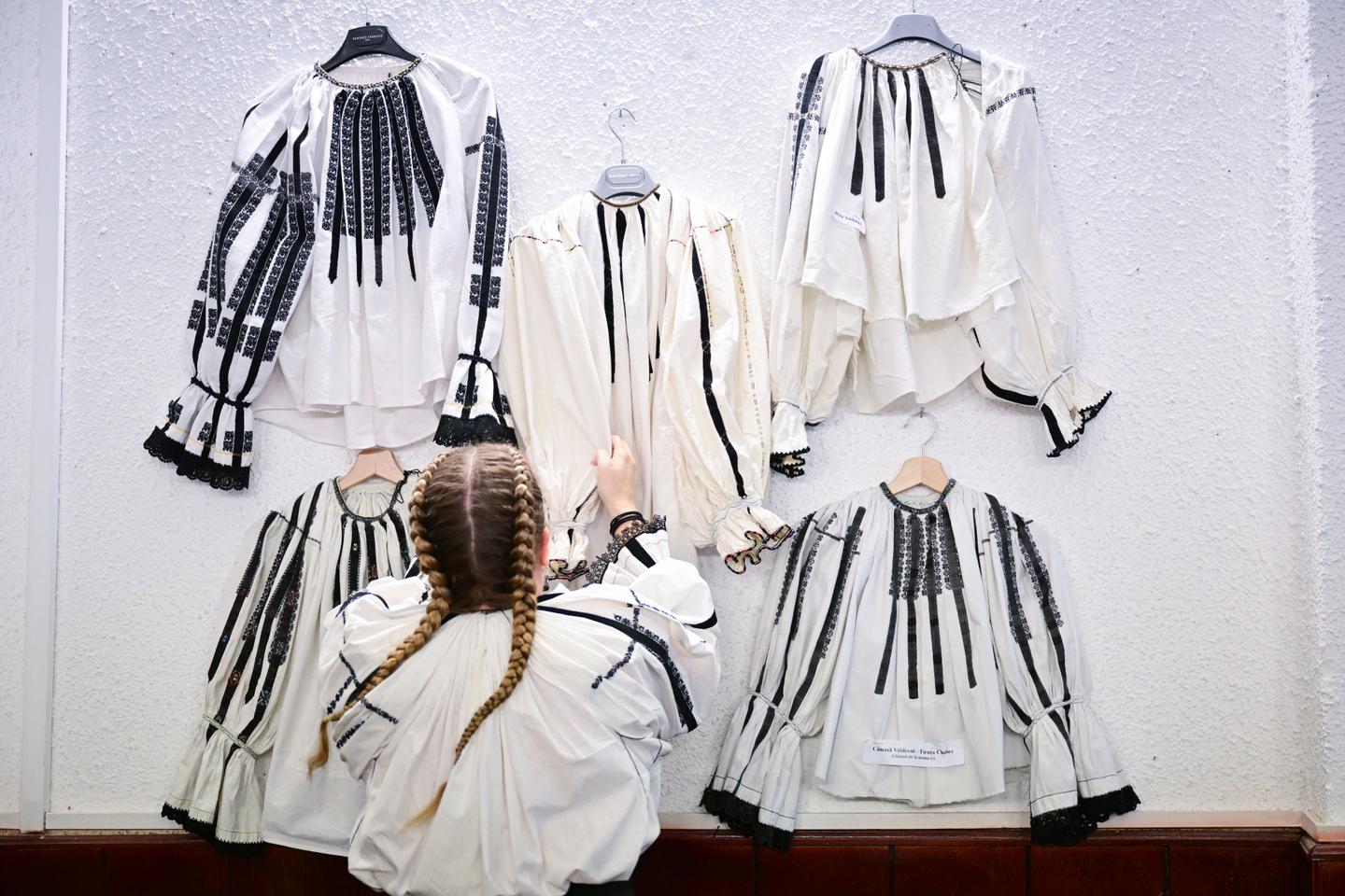 La blouse traditionnelle, immortalisée par Matisse, fait l’objet de récupérations politiques en Roumanie