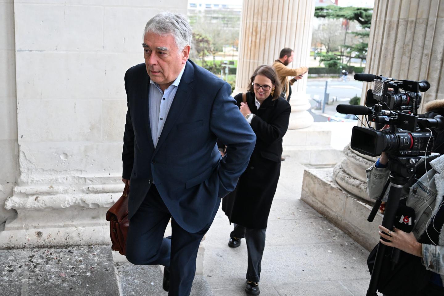 Municipales à Cholet : à nouveau condamné par la justice, Gilles Bourdouleix brigue un sixième mandat Municipales à Cholet : à nouveau condamné par la justice, Gilles Bourdouleix brigue un sixième mandat