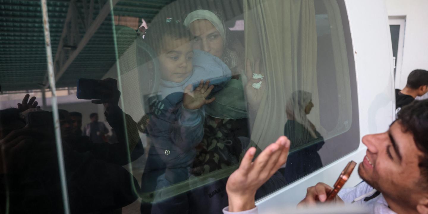 Des Palestiniens quittent Gaza pour se faire soigner en Egypte, après la réouverture partielle du passage de Rafah