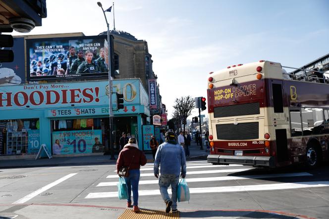 Une publicité pro-ICE a fait son apparition à San Francisco (Californie), le 3 février 2026, cinq jours avant le Super Bowl. 